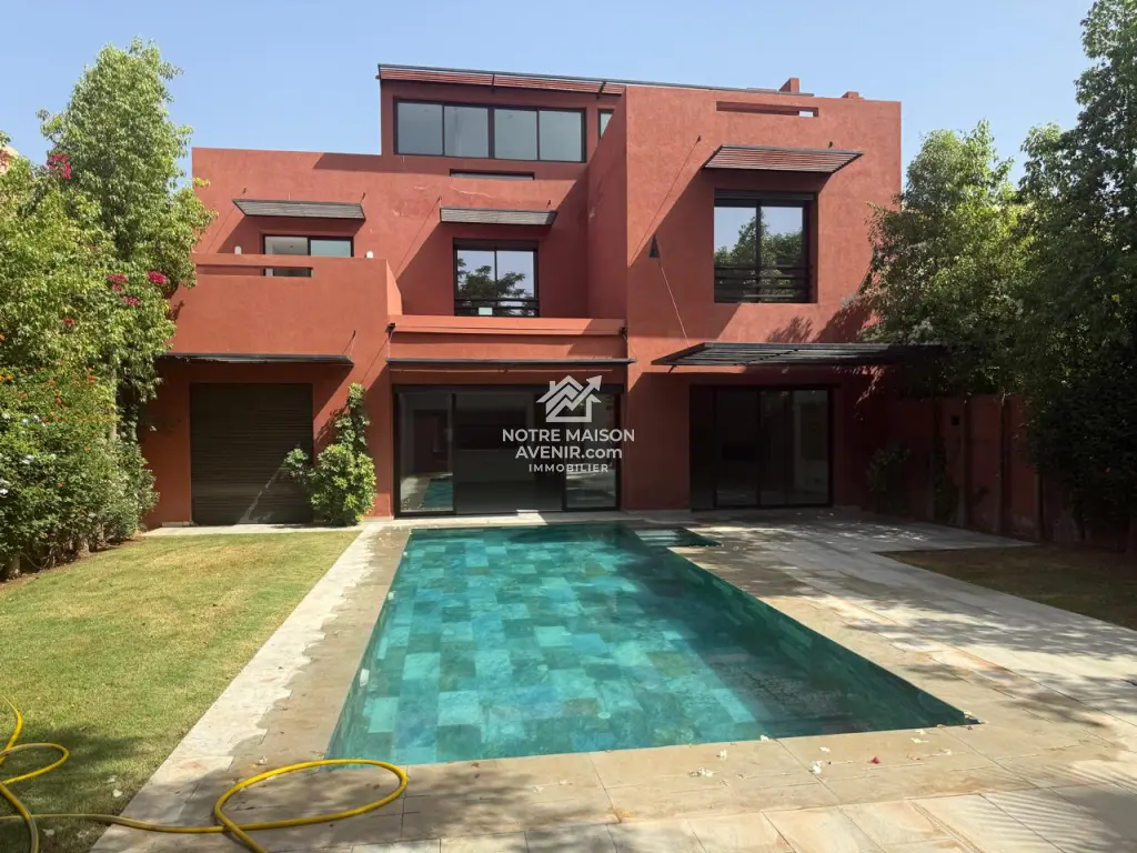 Villa-Riad vide dans un Golf Resort